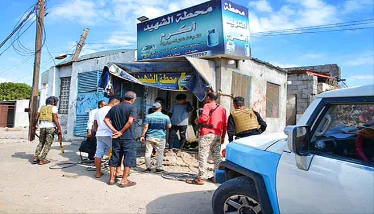 عدن .. سقوط شاب جريح والسطوة على إيراد محطة غاز بحيازته