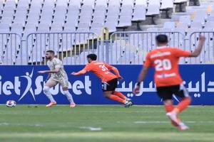 الأهلي يسقط في فخ التعادل أمام فاركو في الدوري المصري